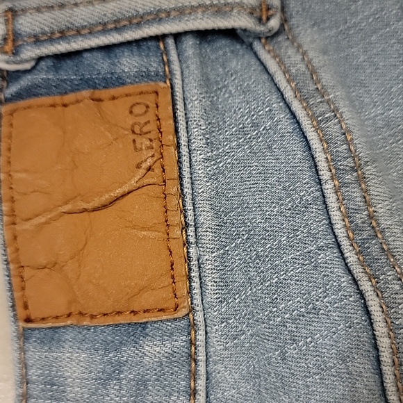 Aero Denim Shorts, Women Size 4, Light Wash Distressed, High Rise, 3" Inseam. - Picture 5 of 6